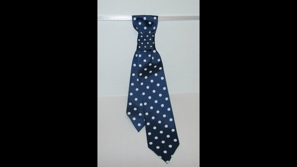 Галстук из ленты. Tie ribbon with your hands. A gravata para o menino das fitas com as