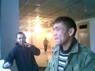 Строитель круто поет