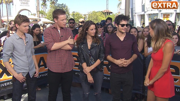 Extra Hangs Out with The Maze Runner Cast at Universal Studios