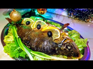 Карп из духовки. Запечённая рыба, цыганка готовит.