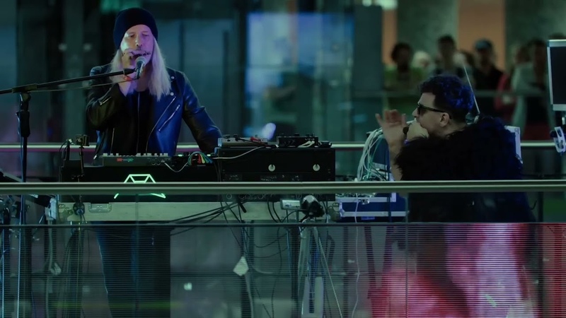 Áron Szilágyi featuring NEO live in the Budapest M3
