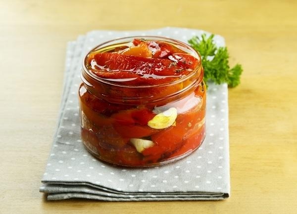 запеченный перчик в масле - любимая заготовка на зиму любимая закуска в каждой семье — сладкий перец в масле. чтобы перец получился с черными подпалинами его можно запекать под грилем в духовке