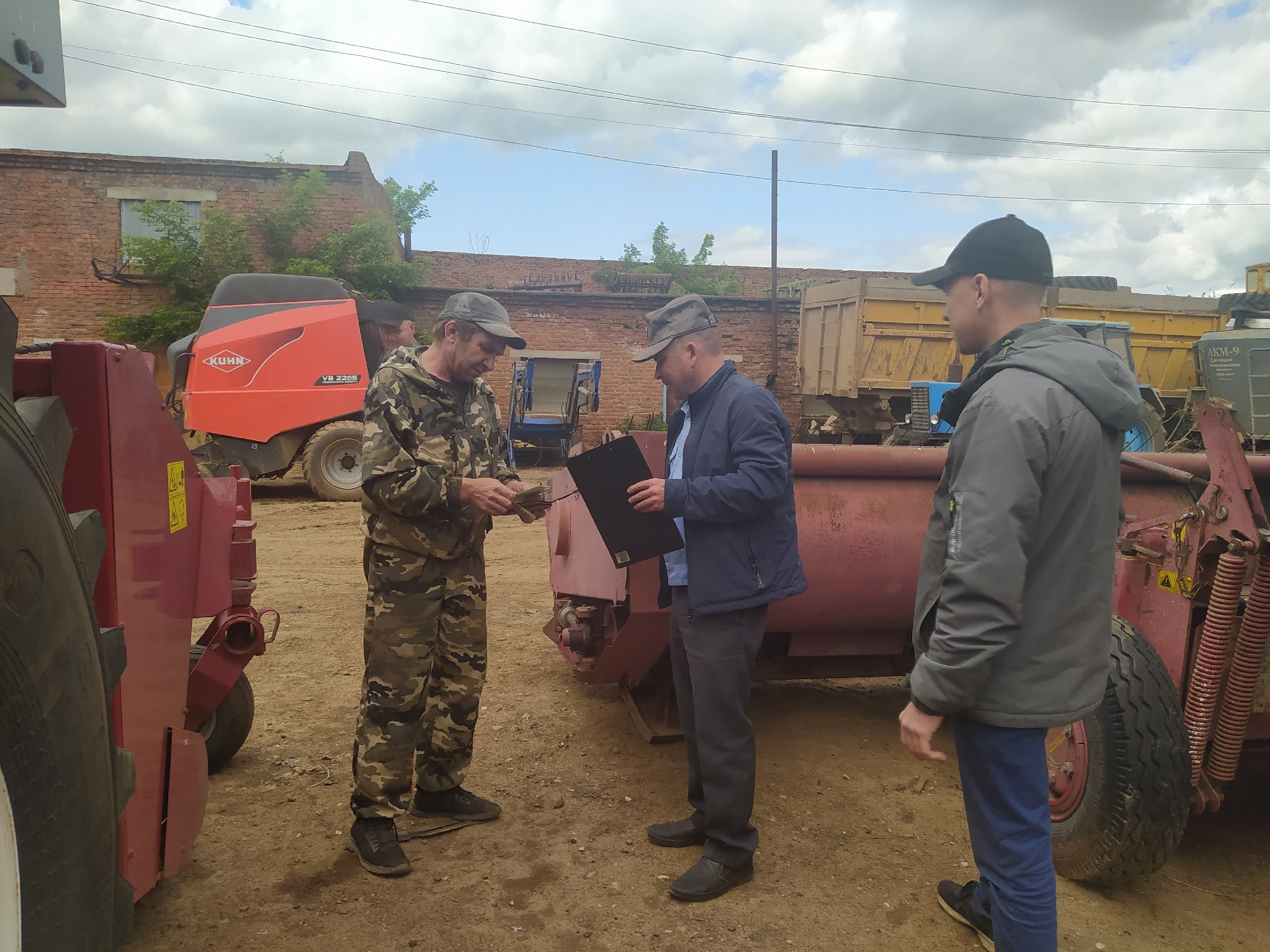 ⚡8 июня в сельхозпредприятиях Можгинского района начались технические осмотры кормоуборочных комбайнов и самоходных косилок