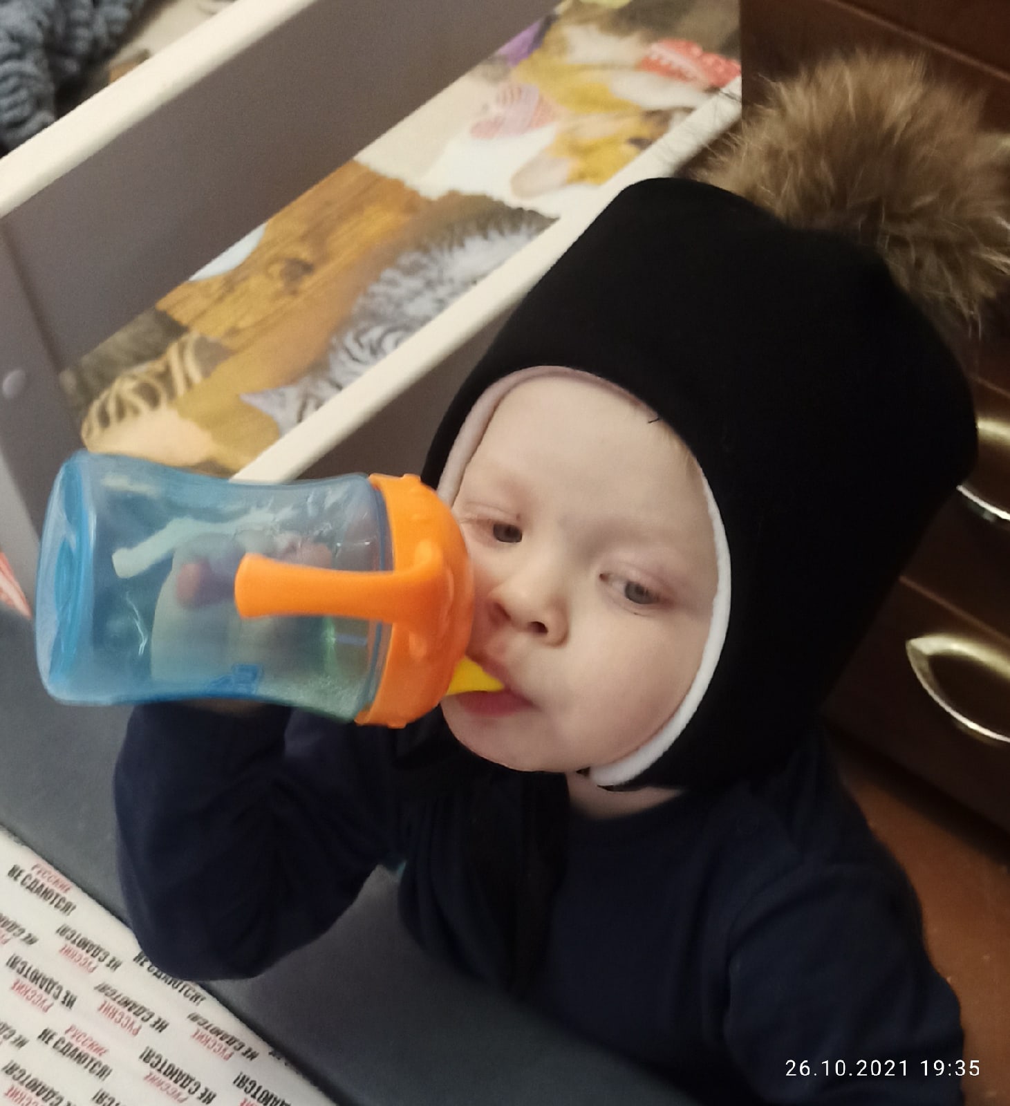 маленький голый мальчик