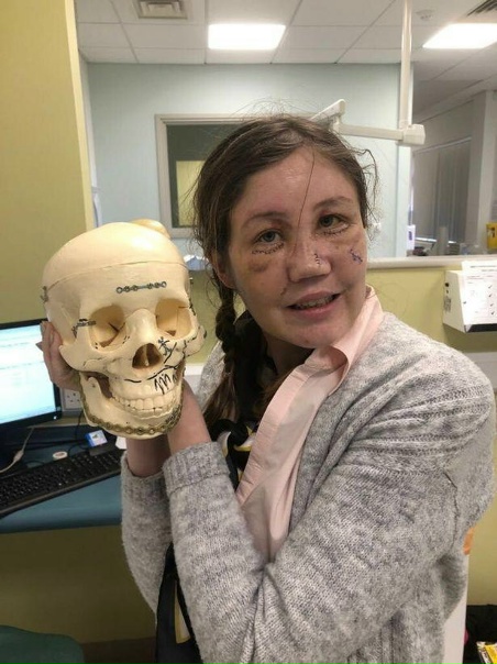 33-летняя служащая Королевского военно-морского...