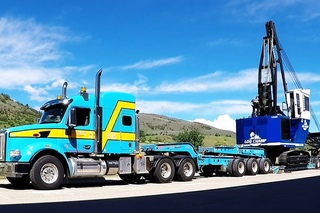 HEAVY HAUL PETERBILT 567 w/ 11-AXLE LOWBED LOADING 2016 LOG CHAMP LC550 YARDER 31 Minutes